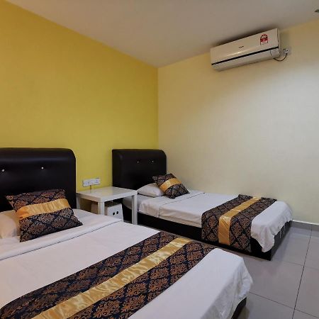 Garden Inn Lumut Exterior photo